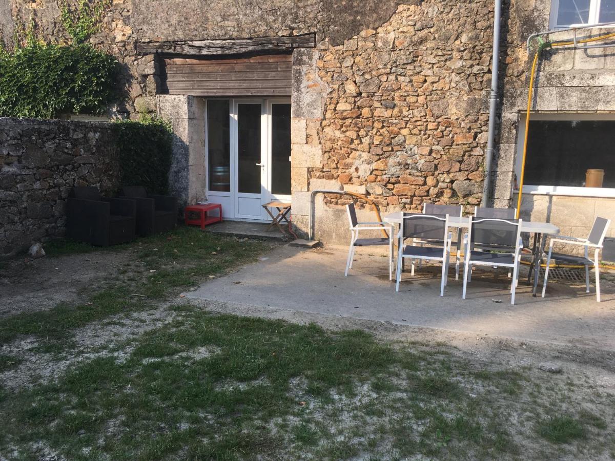 Ferme Gite Equestre En Charente Confolens Esterno foto