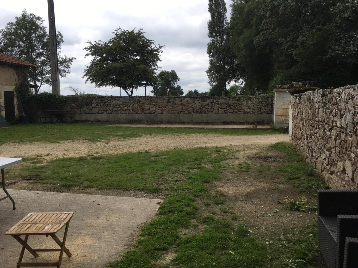 Ferme Gite Equestre En Charente Confolens Esterno foto