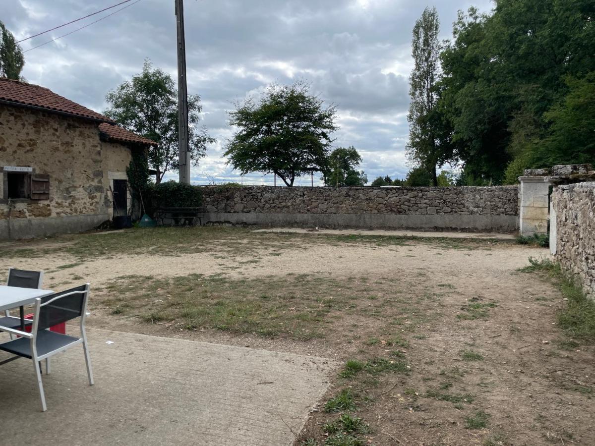 Ferme Gite Equestre En Charente Confolens Esterno foto