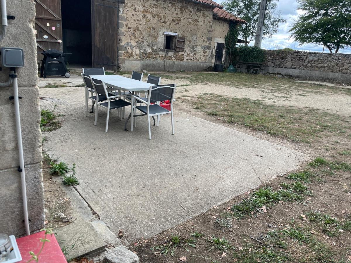 Ferme Gite Equestre En Charente Confolens Esterno foto